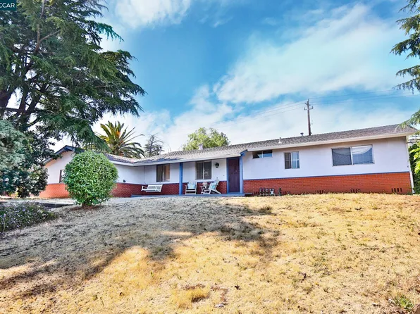 5586 Yosemite Ct, Clayton, CA 94517