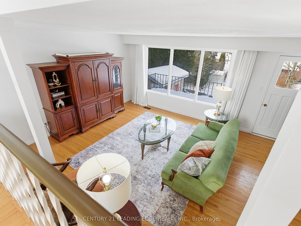1st image of 581 Arnhem Dr