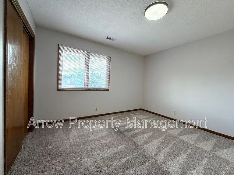 3831 S 46th St #11 — Photo 8