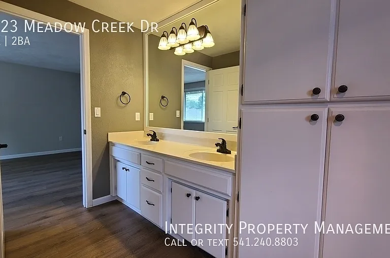 2423 Meadow Creek Dr — Photo 20