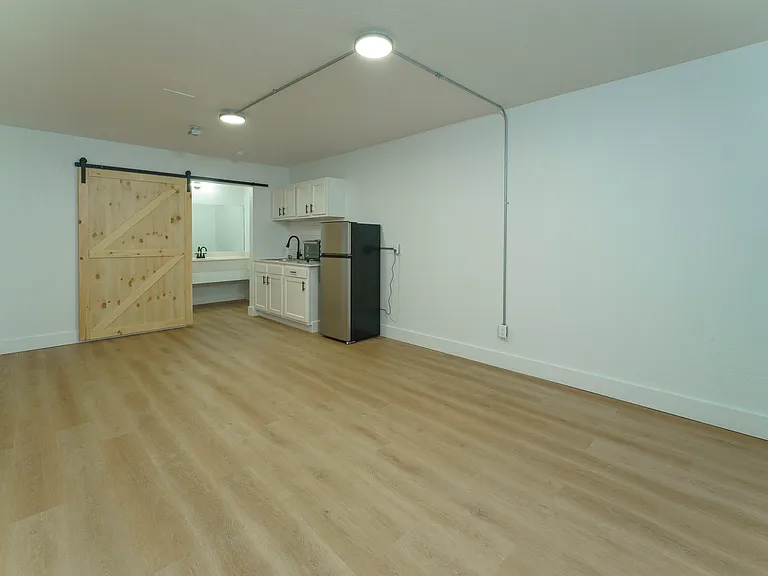 2322 Highway 25 Byp #A — Photo 5