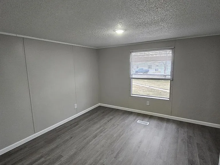 2737 W Washington Ctr #5 — Photo 7
