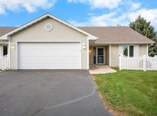 239 Lake Pointe Dr, Oshkosh, WI 54904