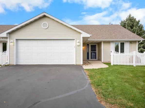 239 Lake Pointe Dr, Oshkosh, WI 54904