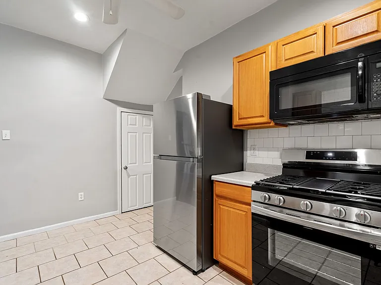 410 Lorenz Ave — Photo 7