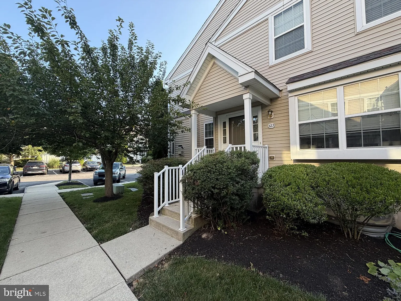 3 bed, 2.5 bath, 1932 sqft, $2,750 — Photo 2