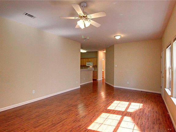 4th image of 2920 Thrushwood Dr #B