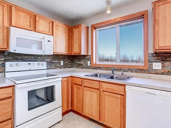 5th image of 4040 Blakewood Dr