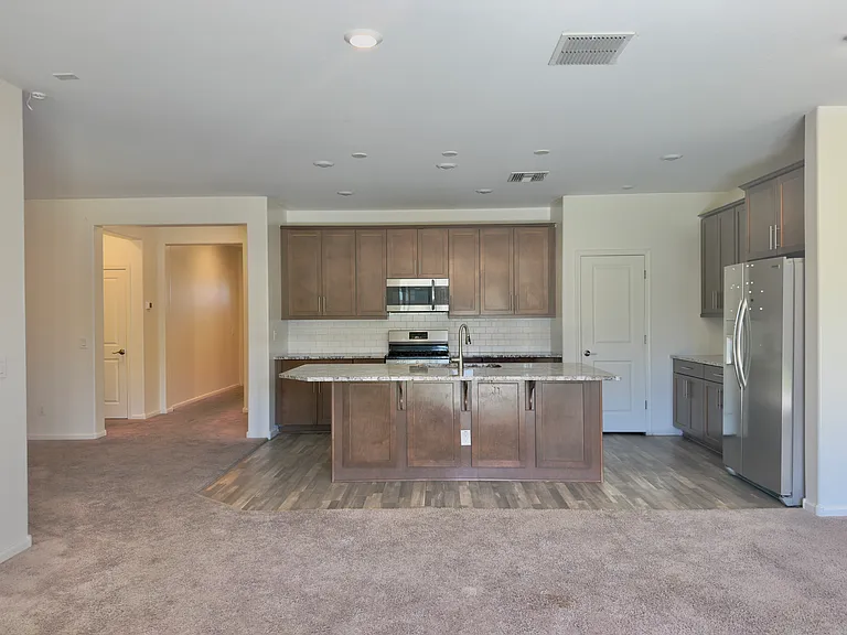 4523 N 92nd Ave — Photo 15