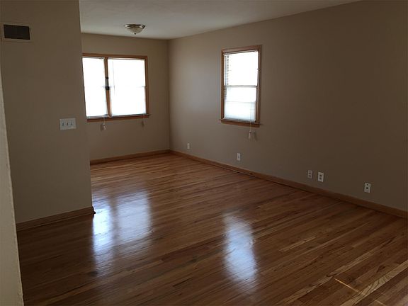 4th image of 4858 Saratoga St