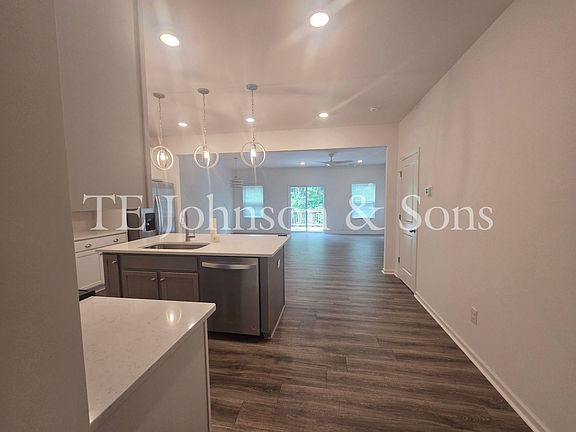 5th image of 223 Latrobe Ln