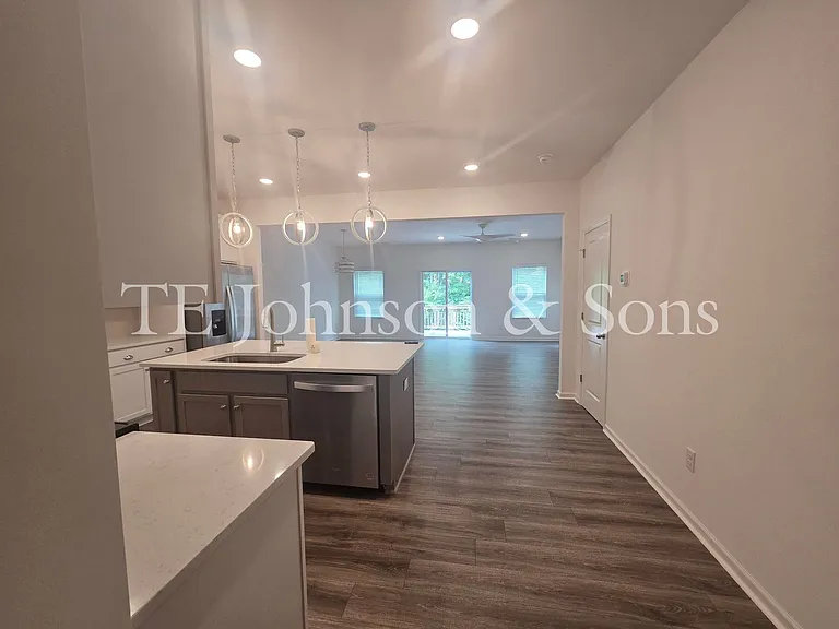 223 Latrobe Ln — Photo 5