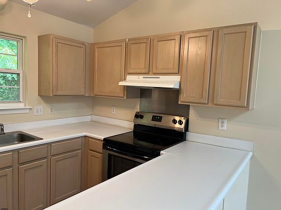 4th image of 458 London Ct #458