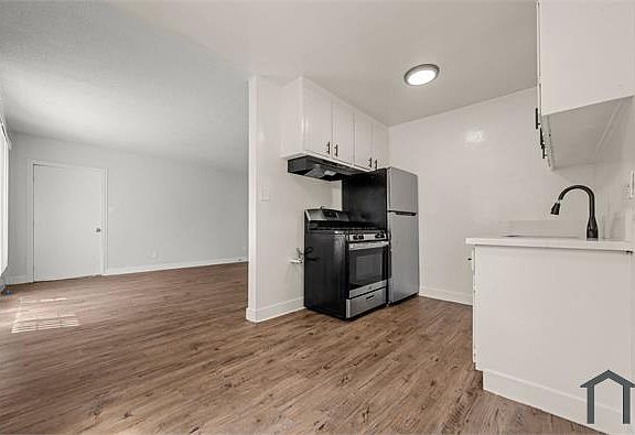 5th image of 1125 1/2 W 111th St #1125-2