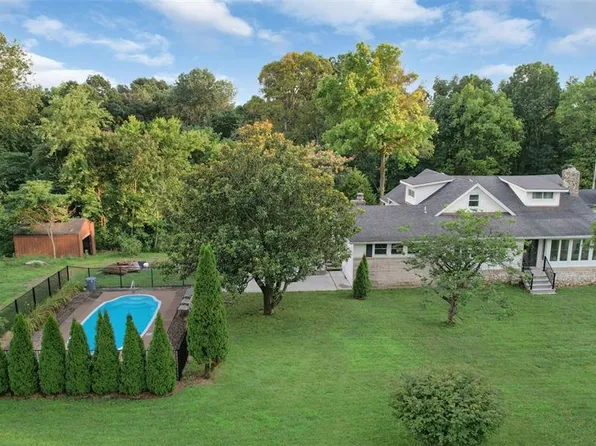 17125 Old Jamestown Rd, Florissant, MO 63034