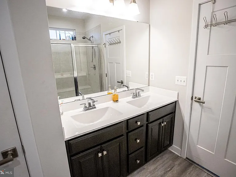 7821 Cove Point Dr — Photo 28
