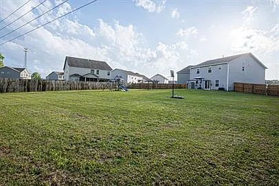5 bed, 3.0 bath, 2335 sqft, $2,100 — Photo 2