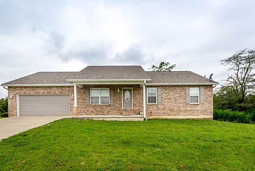 1st image of 324 Glen Oak Dr