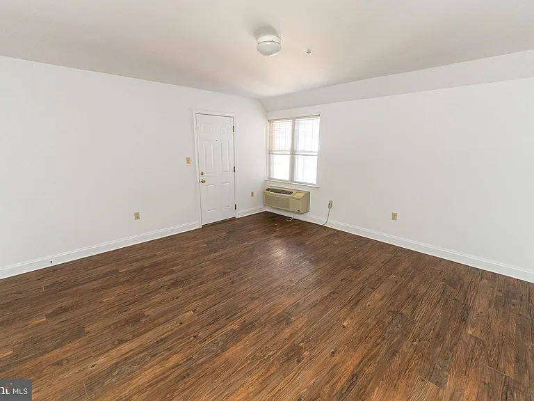 804 Travers St #2 — Photo 3
