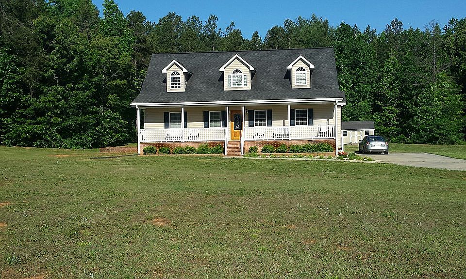 Spacious front yard 