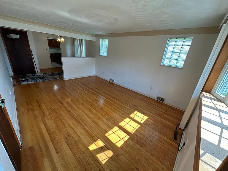1617 Basil St — Photo 4
