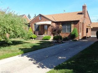 6506 Ridgewood Lakes Dr, Parma, OH 44129