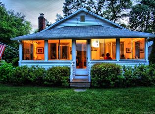 28 Saunders Dr, Niantic, CT 06357