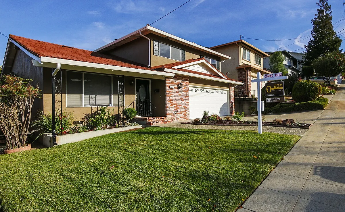 23070 Glenn Ellen Dr photo 1