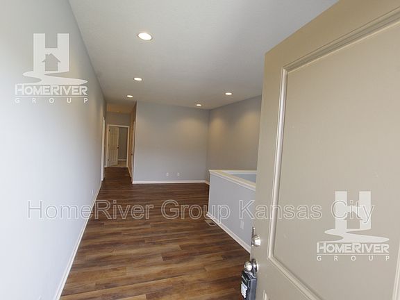 3rd image of 7418 Isabel Ct