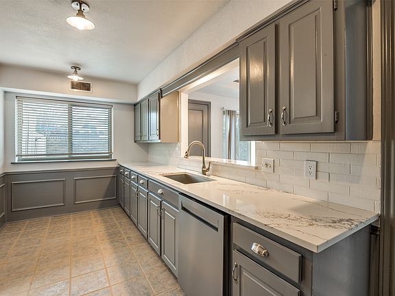 3rd image of 17079 Upper Bay Rd