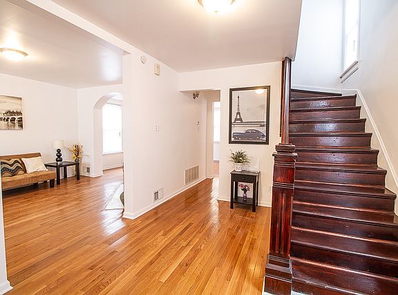 4th image of 242 S 19th Ave