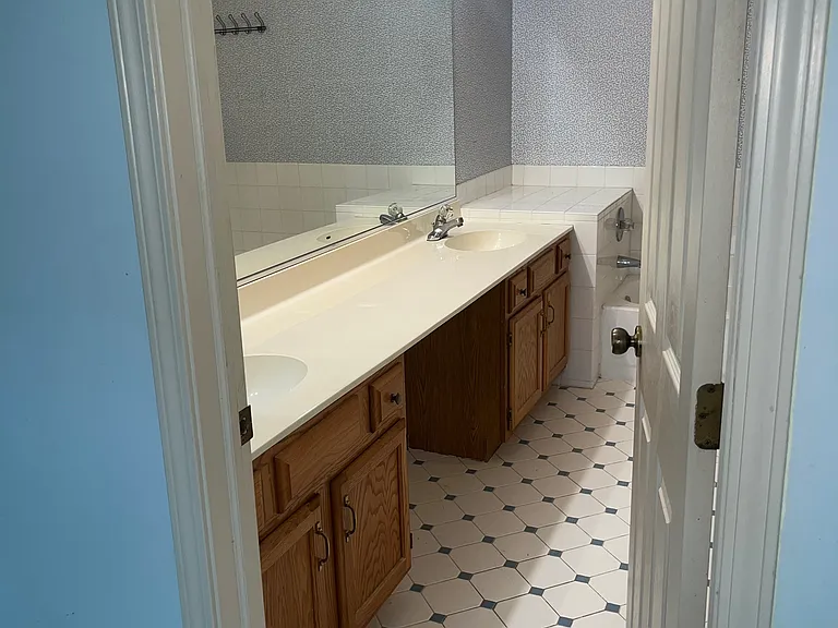 1006 Butternut Ln — Photo 10