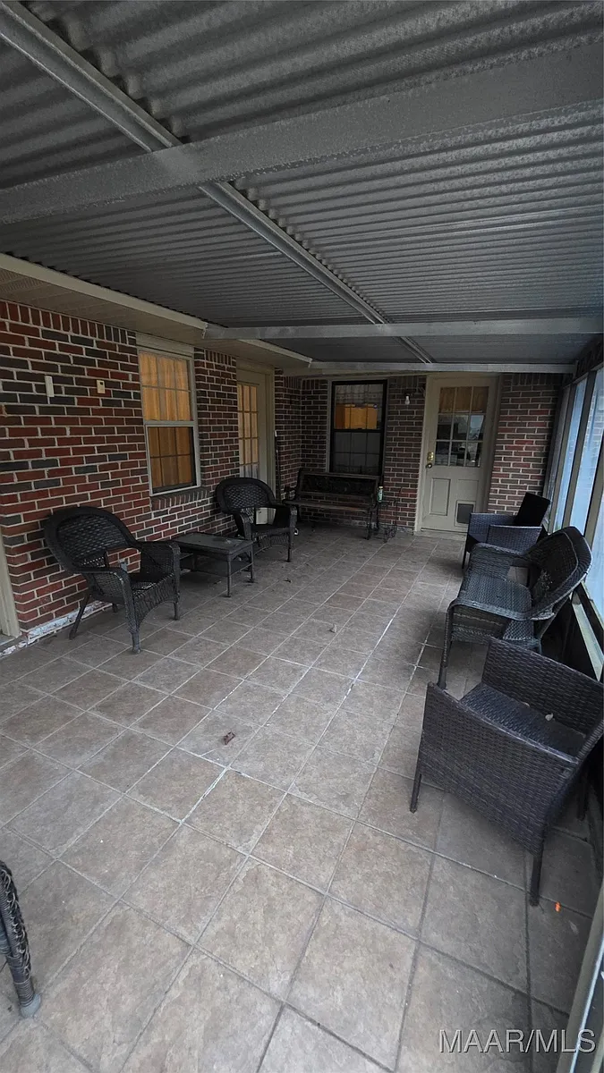 Building Photo - 817 Dumont Dr
