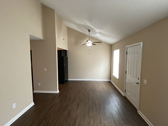 4th image of 514 Patricia Ln #35