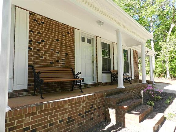 4th image of 804 Oakdale Dr