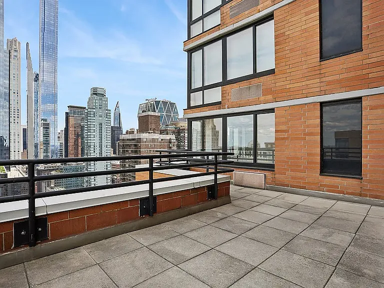 Columbus Cir #S44D — Photo 10