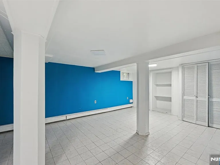 48 Marinus St — Photo 35