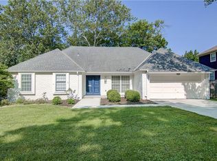 9920 Juniper Ln, Overland Park, KS 66207