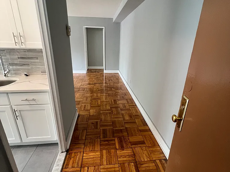 18502 64th Ave — Photo 1