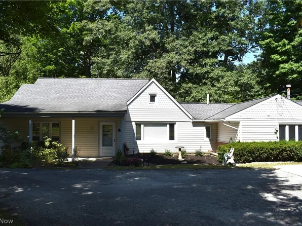 8680 Lewis Rd, Olmsted Falls, OH 44138