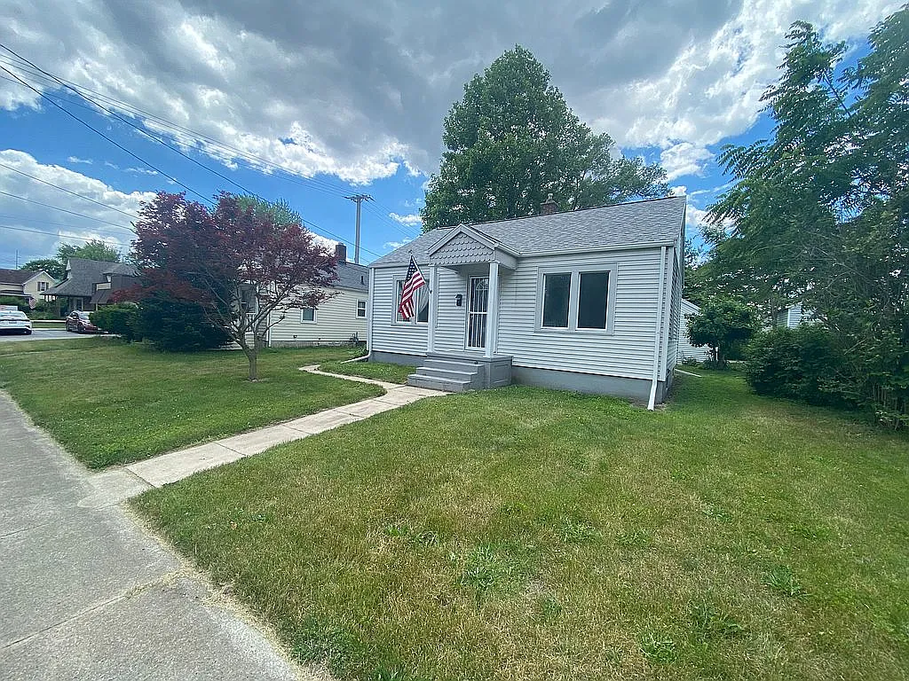 842 S Main St photo 1
