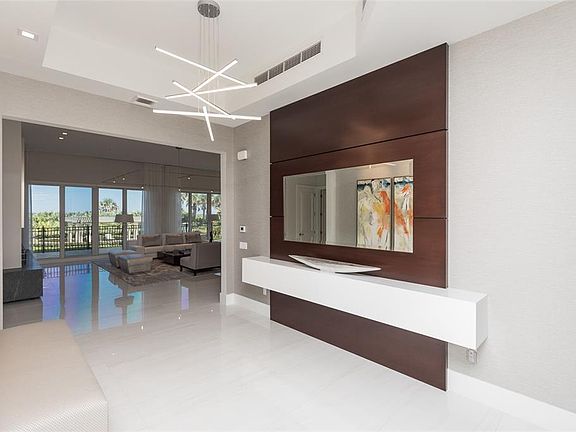 2nd image of 28 PORTO MAR #104