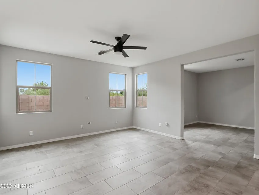 Beautiful Chandler House 3 beds 2 car garage!! — Photo 2