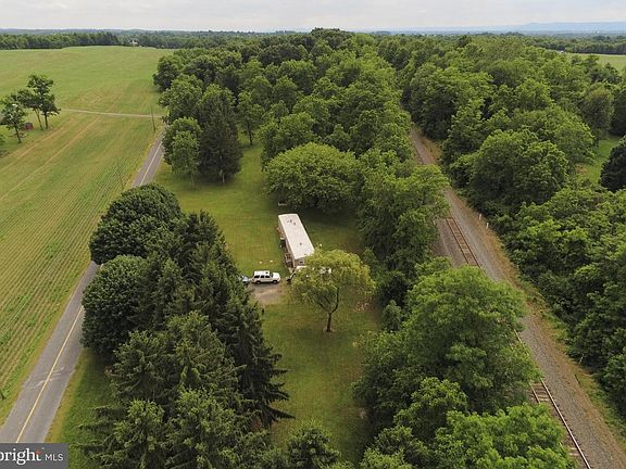 3rd image of 4925 Railroad Rd