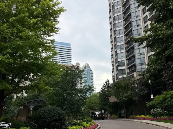 10 Northtown Way #2009, Toronto, ON M2N 7L4