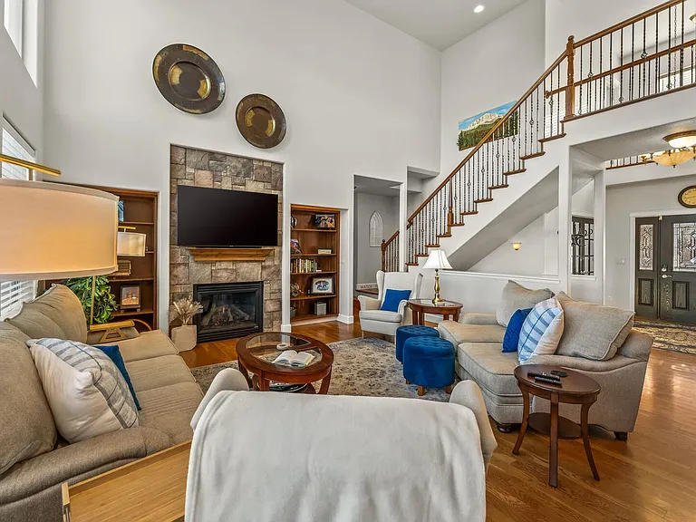 Equinox Dr — Photo 22