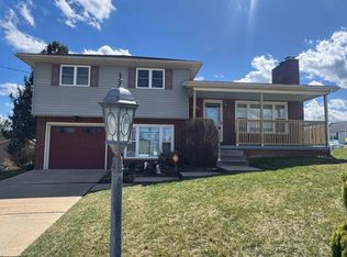 15 Fairway Ln, Fairmont, WV 26554