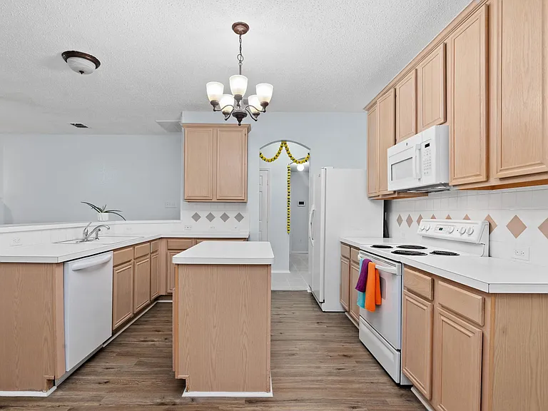 316 Leameadow Dr — Photo 12