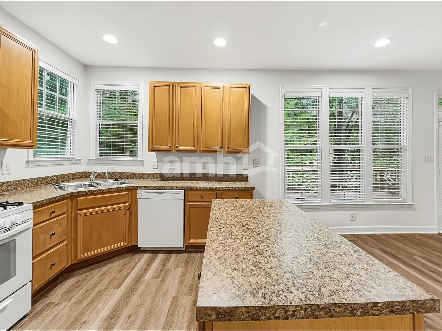 4 bed, 2.5 bath, 2151 sqft, $2,330 — Photo 3