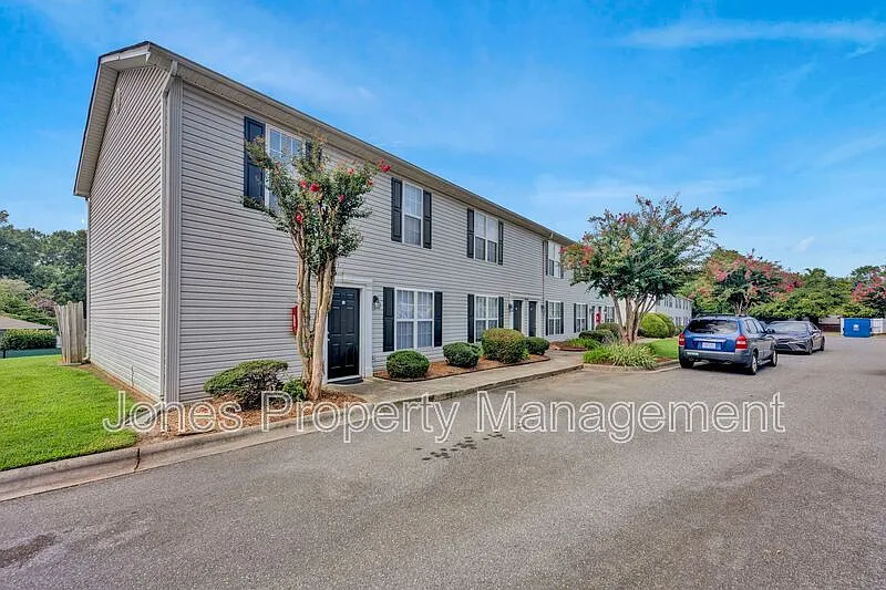500 Jackson Park Rd #14